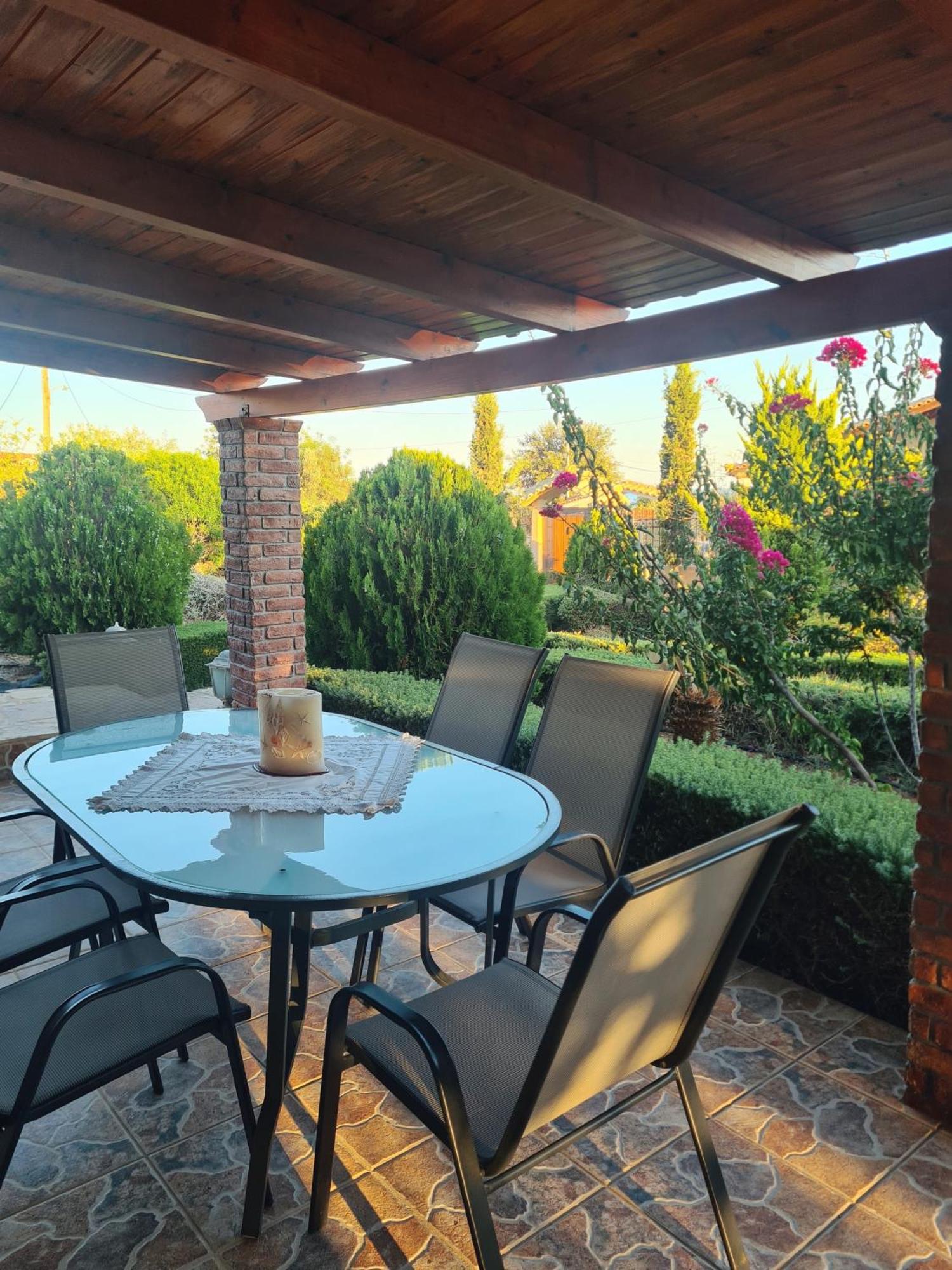 Guesthouse Petrothalassa Порто Хели Екстериор снимка
